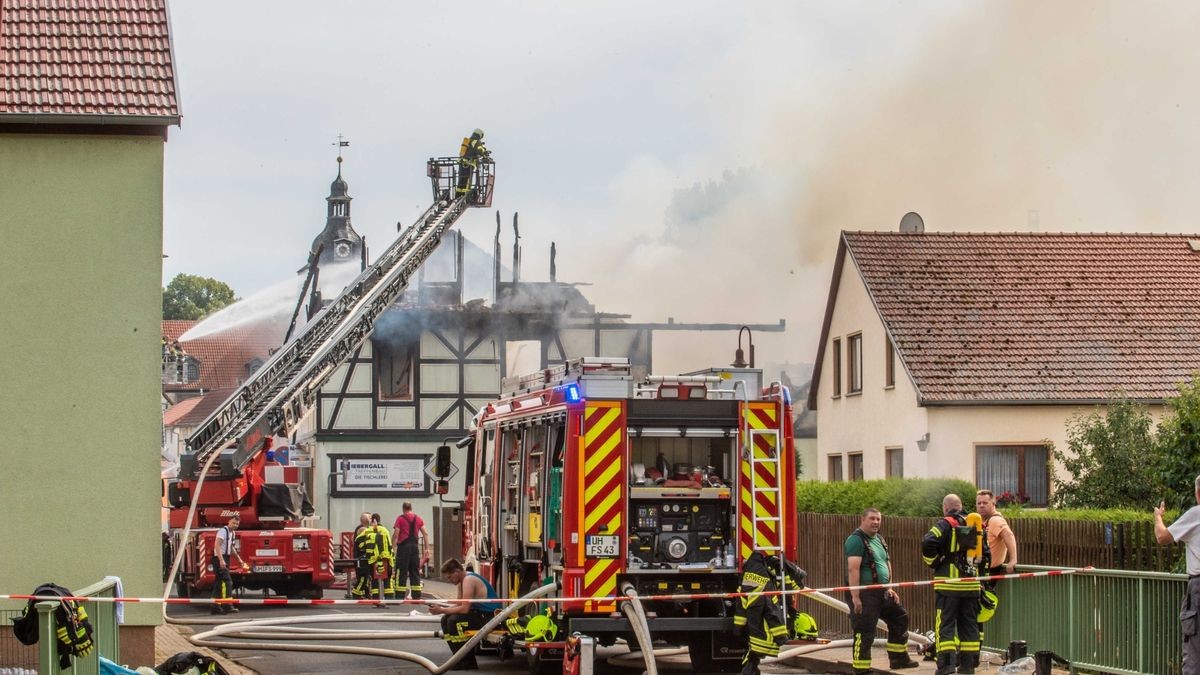 Der Ortskern von Bothenheilingen hat am Montag lichterloh in Flammen gestanden. 