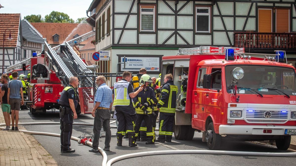 Der Ortskern von Bothenheilingen hat am Montag lichterloh in Flammen gestanden. 