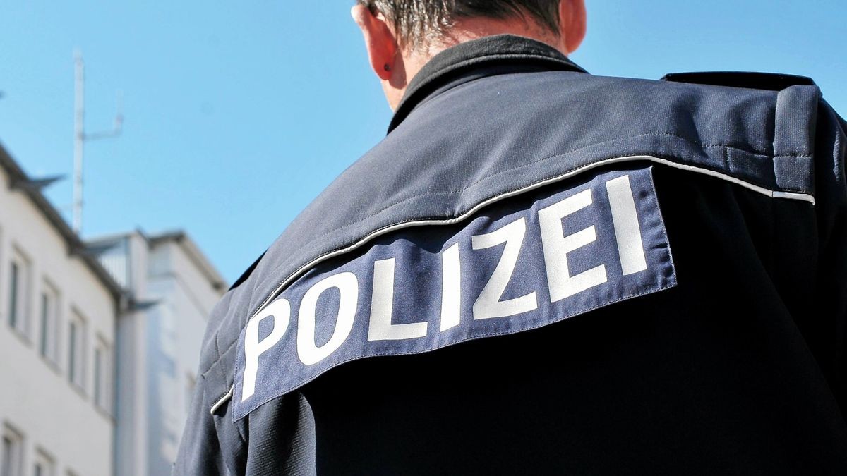 Ein Thüringer Polizist soll in einem Dönerladen ein bekanntes Symbol einer rechtsextremistischen türkischen Bewegung gezeigt haben   (Symbolbild).