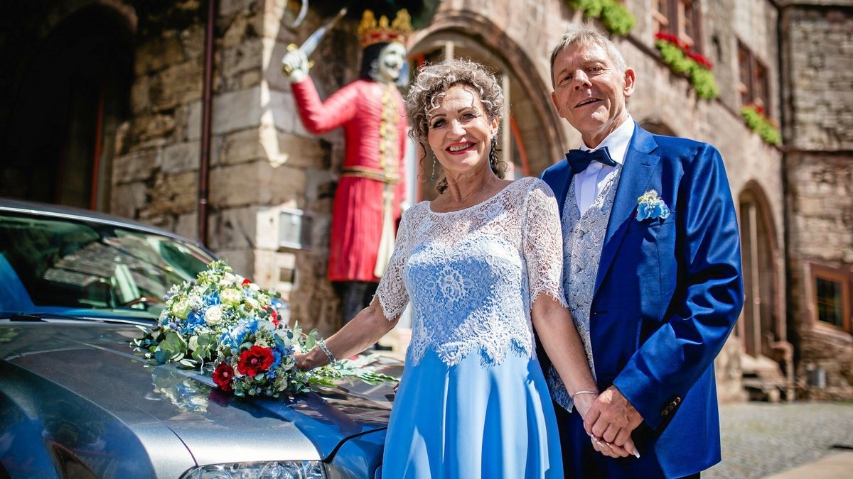 Glückliches Paar: Birgit Keller und Reiner Pommer geben sich im Nordhäuser Rathaus das Ja-Wort.