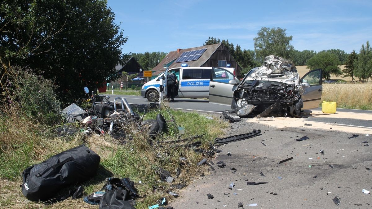 Ein tödlicher Verkehrsunfall hat sich am Sonntagmittag auf der Bundesstraße 243 zwischen Nordhausen und Mackenrode ereignet.