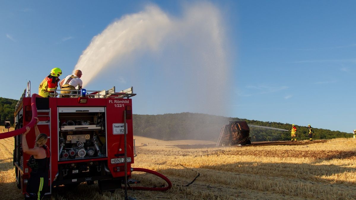 Die Feuerwehr war mit zahlreichen Fahrzeugen vor Ort im Einsatz. 