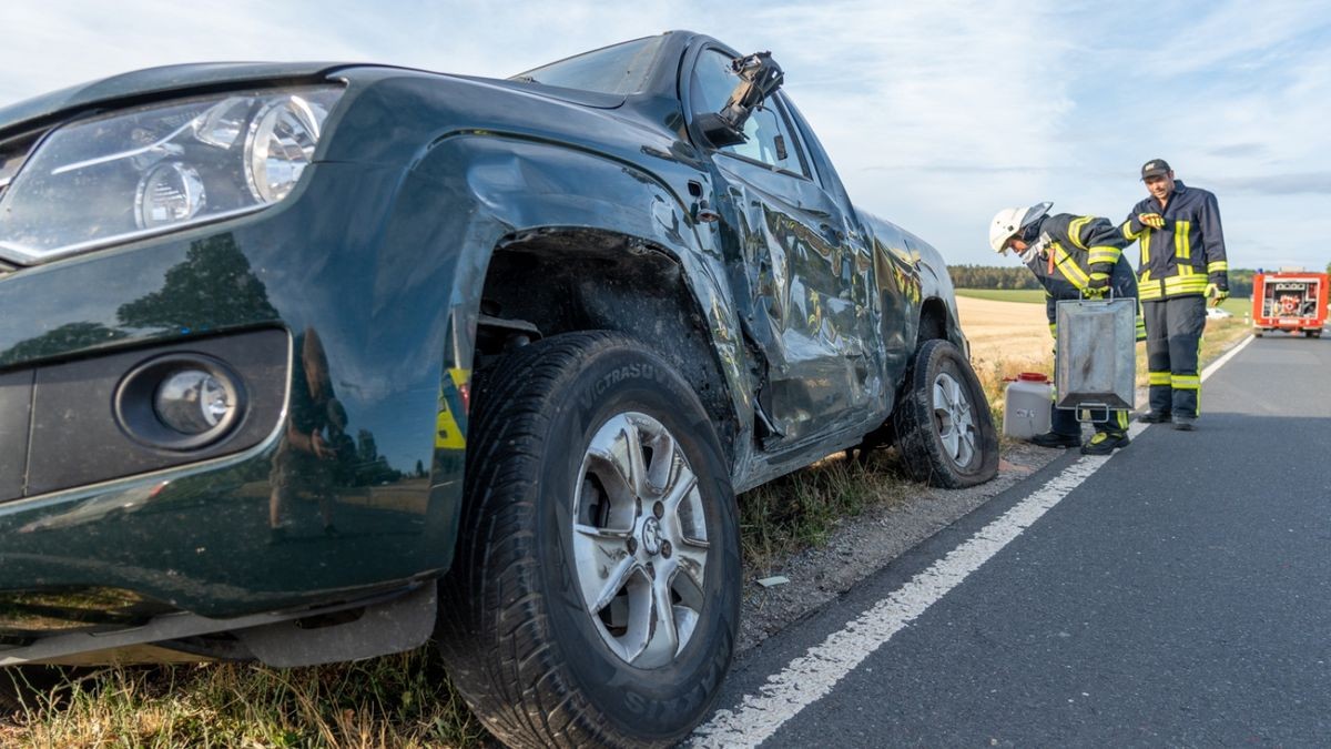 Beide Personen wurden bei dem Unfall schwer verletzt. 