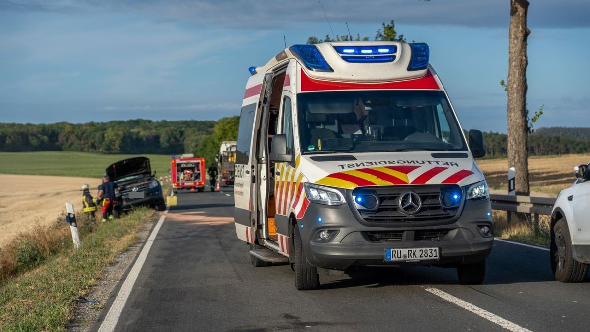 Zu einem schweren Verkehrsunfall kam es am Dienstagmorgen auf der Bundesstraße 85 zwischen Neckeroda und Teichel im Weimarer Land. 