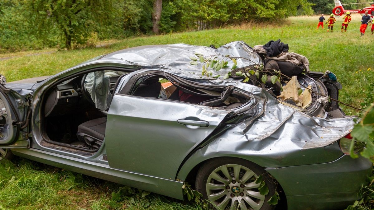 Zuletzt rutschte das Auto einen Abhang hinunter, bevor es zum Stehen kam.