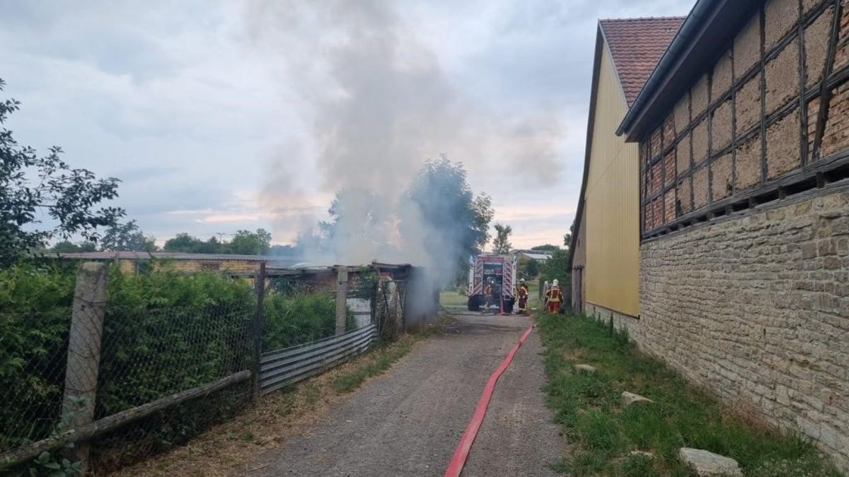 Ein Geräteschuppen ist am Freitagabend in Bad Tennstedt in der Nähe der Promenade abgebrannt.