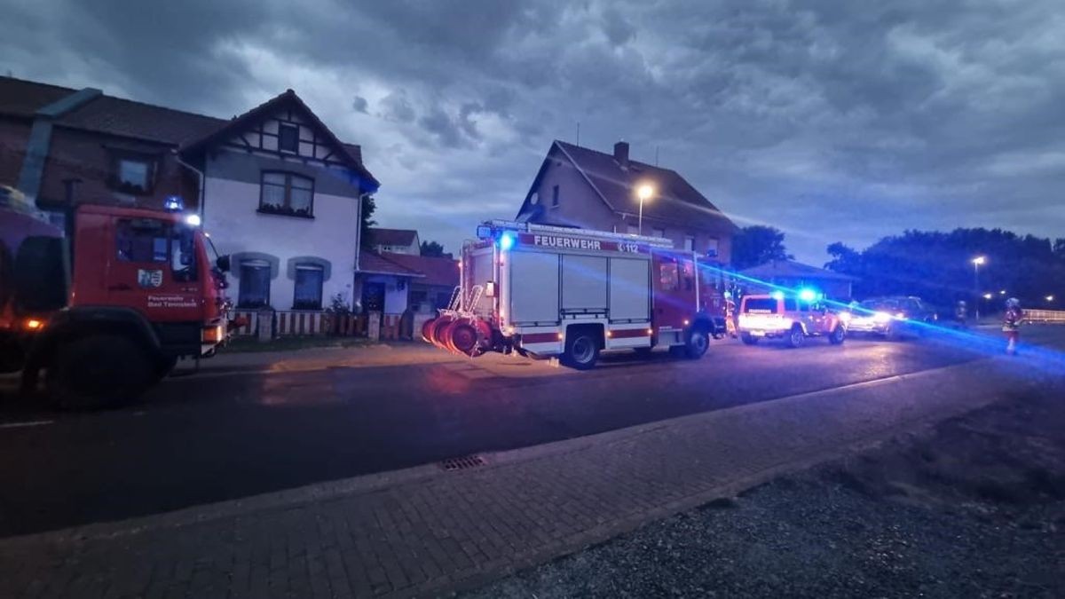 Am Freitag ist in Bad Tennstedt ein Traktor im Vorgarten eines Wohnhauses gelandet.