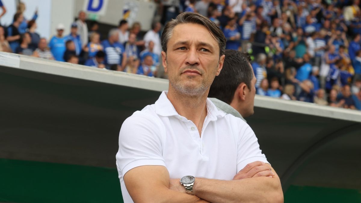 VfL-Coach Niko Kovac konnte zur Pause nicht zufrieden sein, brachte mit Wiederanpfiff auch Josip Brekalo für Luca Waldschmidt.