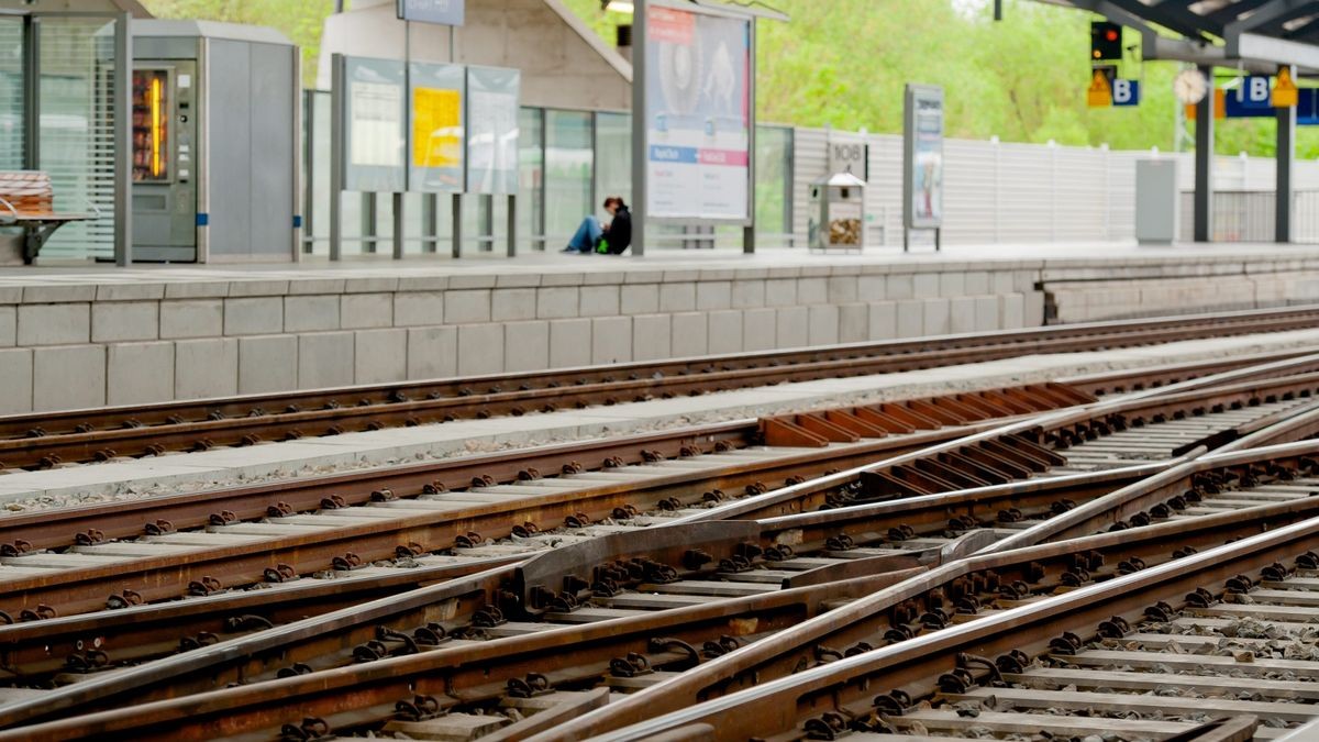 Die Personalprobleme der Bahn in Thüringer Stellwerken verschärfen sich am Wochenende weiter und haben Auswirkungen auf den Zugverkehr. Im Bild: Hauptbahnhof Erfurt.