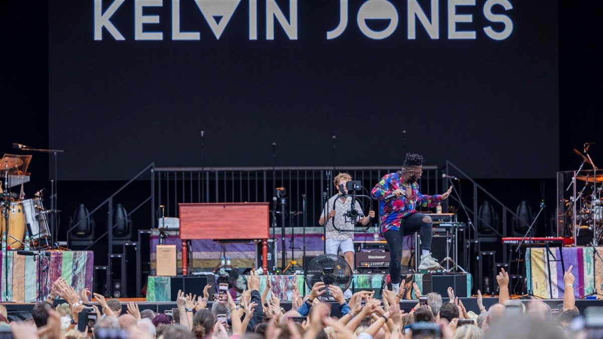 Kelvin Jones als Support beim Konzert von Sarah Connor auf dem Apoldaer Musiksommer