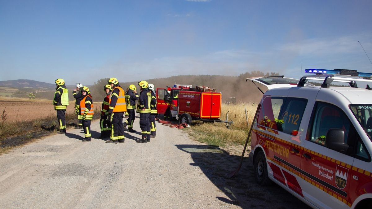 Nach Angaben der Feuerwehr gab es mehrere Brandherde, die genaue Brandursache ist aktuell noch unklar. 