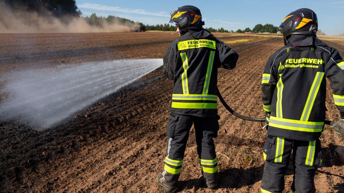 Nach Angaben der Feuerwehr gab es mehrere Brandherde, die genaue Brandursache ist aktuell noch unklar. 