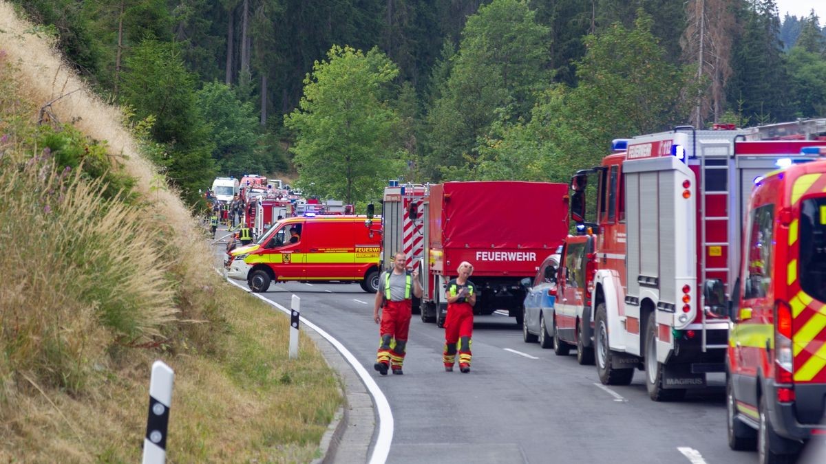 Am Mittwoch gerieten auf einem Berg nördlich von Steinach (Landkreis Sonneberg) ein Bagger und ein Rückemaschine bei Holzarbeiten in Brand.