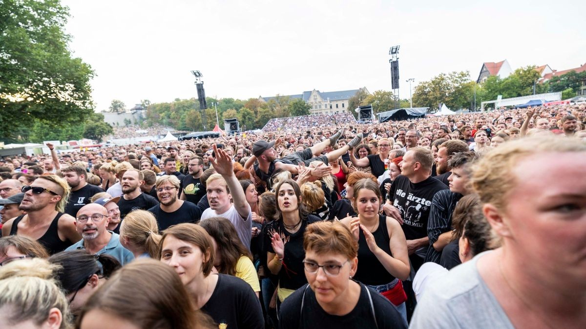 Die Fans der Ärzte.