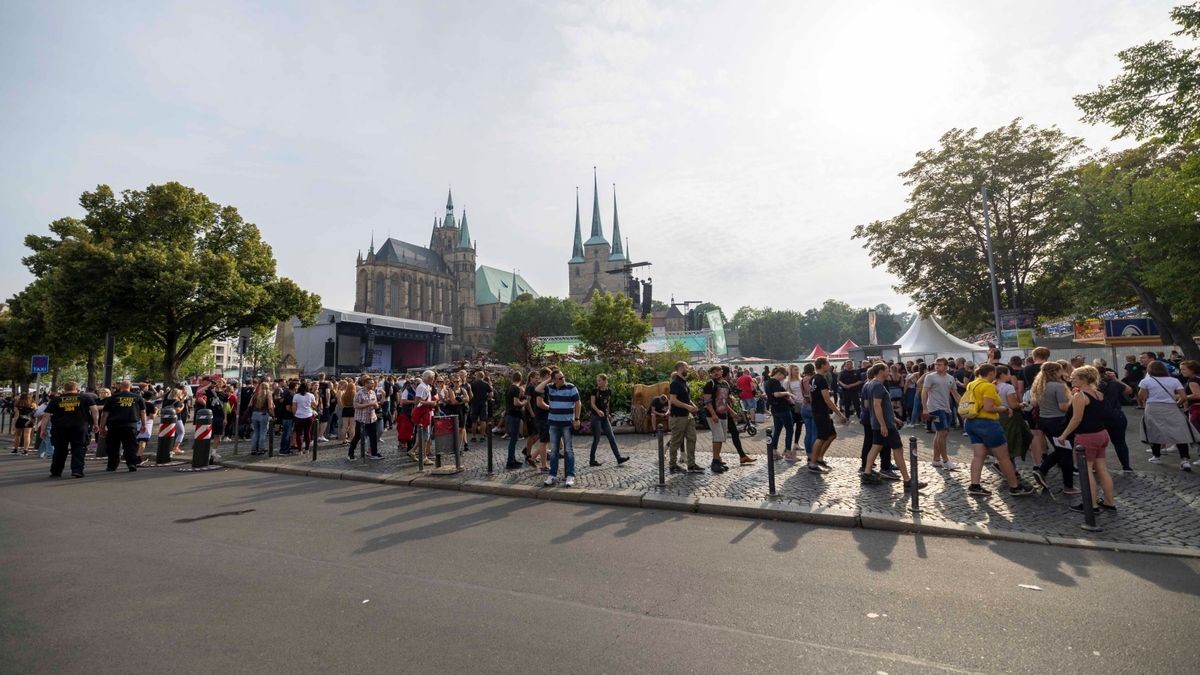 Die Ärzte auf dem Erfurter Domplatz.