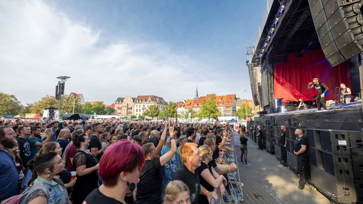 Als Vorband traten The Donots auf.