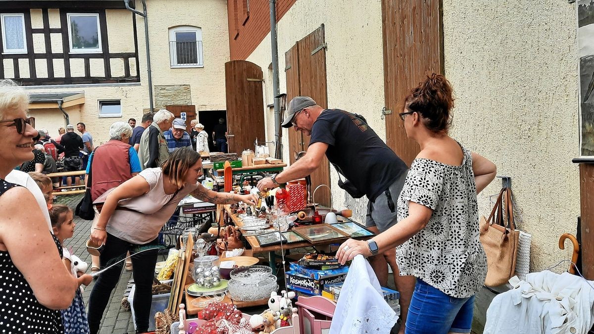 Auf dem Trödelmarkt in Großaga: Fundstücke aus Scheune und Bauernküche