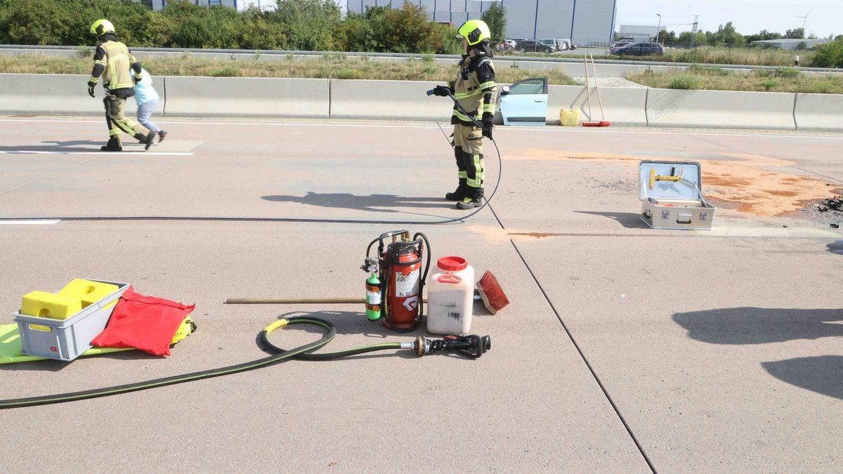 Ein Auto ist Montagvormittag auf der A4 mit einem Kleintransporter zusammengestoßen. Ein 71-Jähriger verstarb noch am Unfallort.