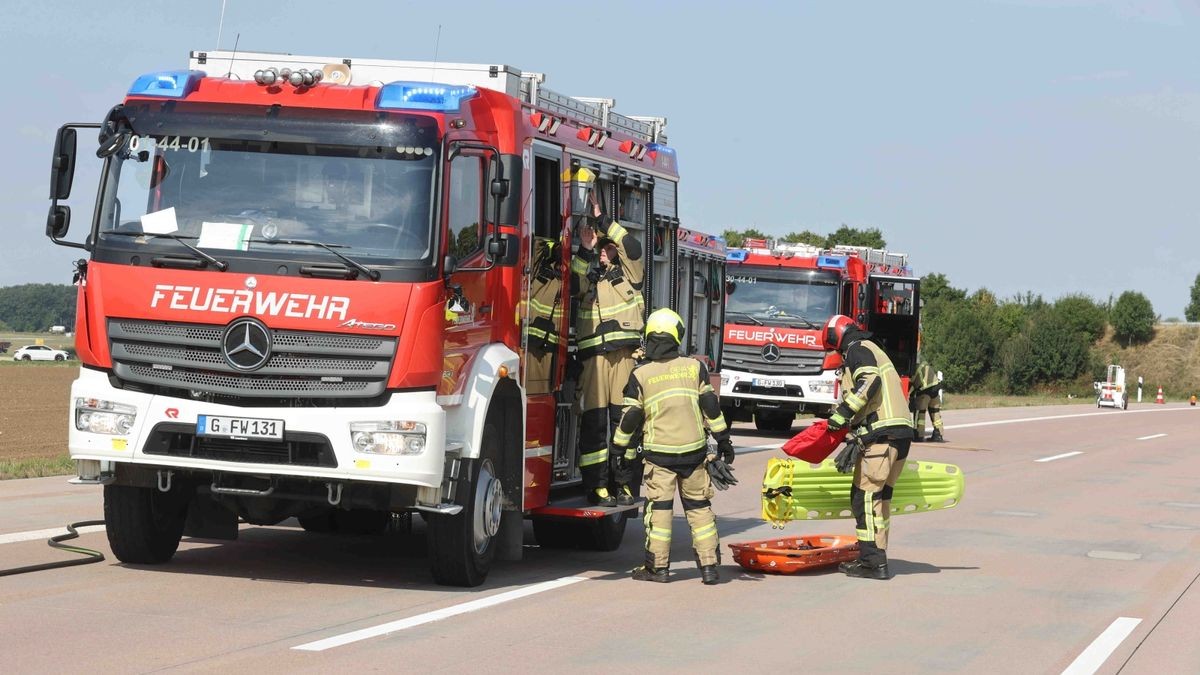 Ein Auto ist Montagvormittag auf der A4 mit einem Kleintransporter zusammengestoßen. Ein 71-Jähriger verstarb noch am Unfallort.