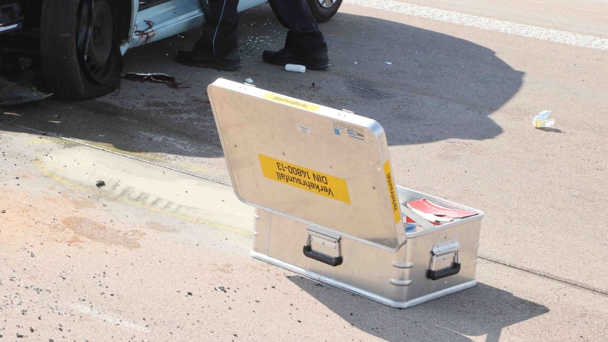 Ein Auto ist Montagvormittag auf der A4 mit einem Kleintransporter zusammengestoßen. Ein 71-Jähriger verstarb noch am Unfallort.