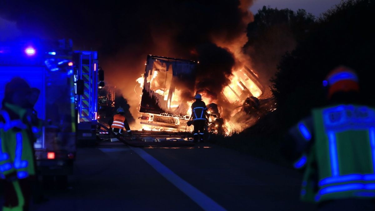 Die Autobahn zwischen Nordhausen und Nordhausen-West musste für Stunden in beiden Richtungen gesperrt werden.