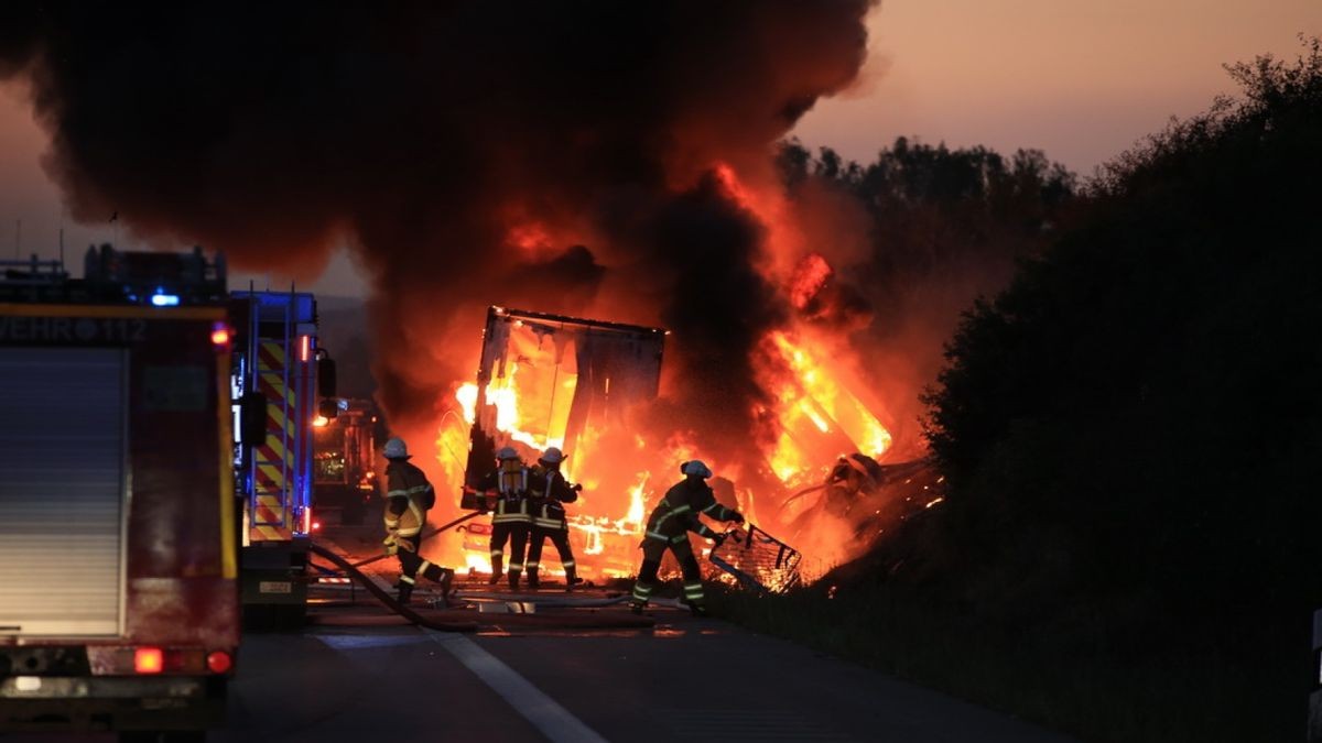 Die Autobahn zwischen Nordhausen und Nordhausen-West musste für Stunden in beiden Richtungen gesperrt werden.