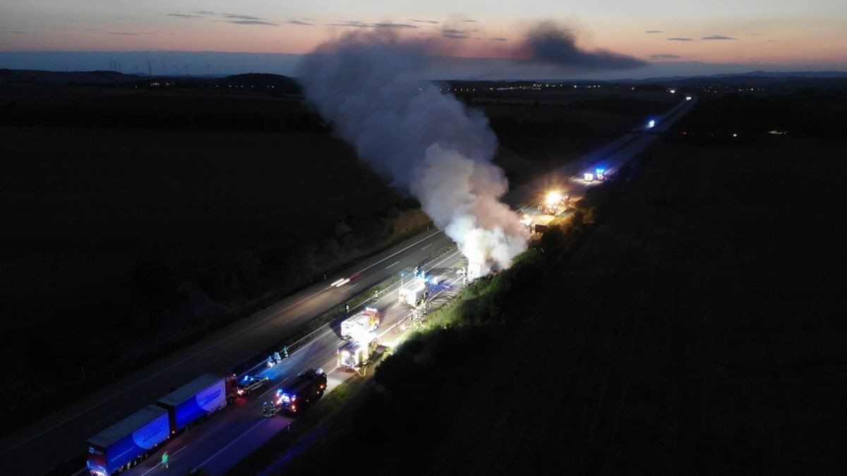 Die Autobahn zwischen Nordhausen und Nordhausen-West musste für Stunden in beiden Richtungen gesperrt werden.