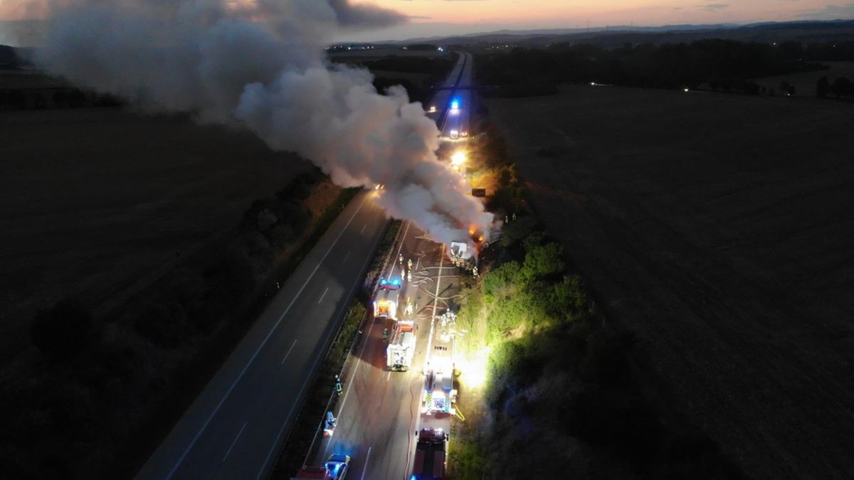 Die Autobahn zwischen Nordhausen und Nordhausen-West musste für Stunden in beiden Richtungen gesperrt werden.