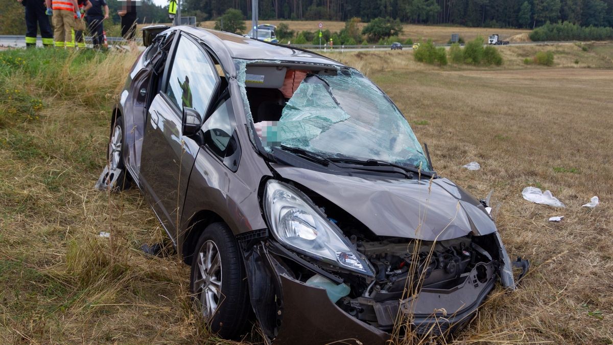 Eine 33-Jährige konnte sich selbst aus dem Auto retten. 