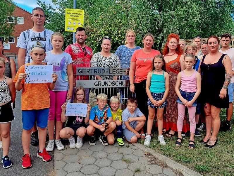 Hortbetreuung gekündigt Eltern und Schüler protestieren