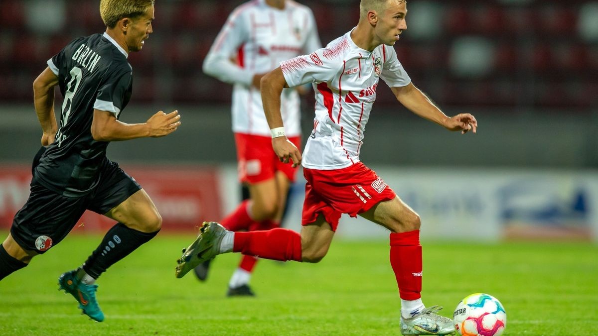 Rot-Weiß Erfurts Erfolgsserie von drei ungeschlagenen Spielen endete beim Flutlichtspiel gegen Tabellenführer Berliner AK. Die humorlose Berliner Defensivabteilung war für den hektischen Oberligaaufsteiger eine Nummer zu groß.