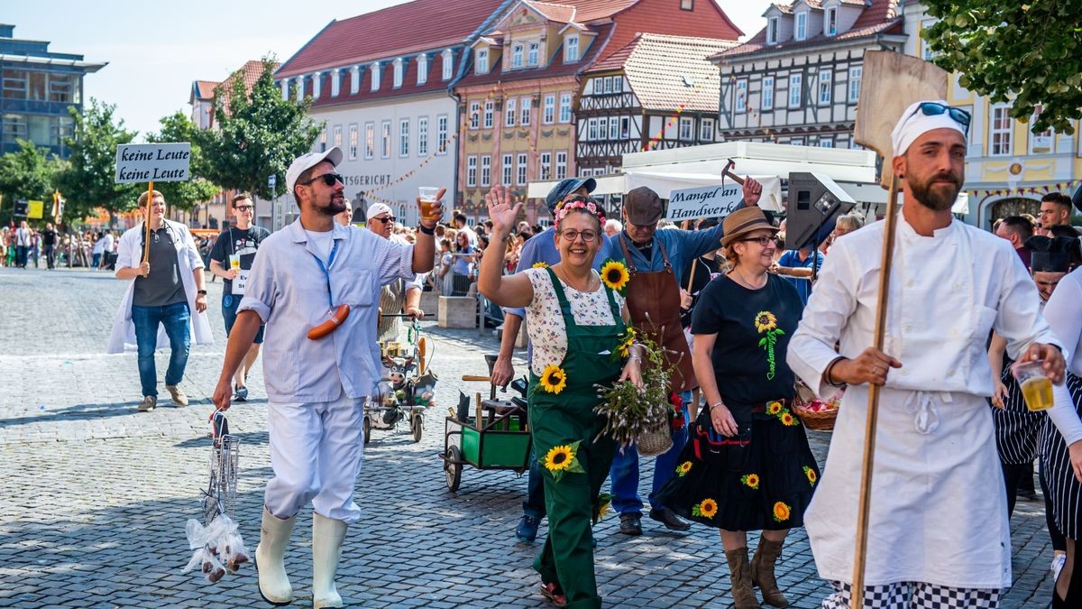 Mit zahlreichen Bildern zog am Sonntag der große Festumzug zur Mühlhäuser Stadtkirmes durch den Ort.