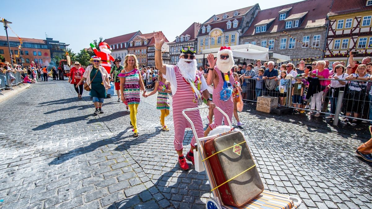 Mit zahlreichen Bildern zog am Sonntag der große Festumzug zur Mühlhäuser Stadtkirmes durch den Ort.