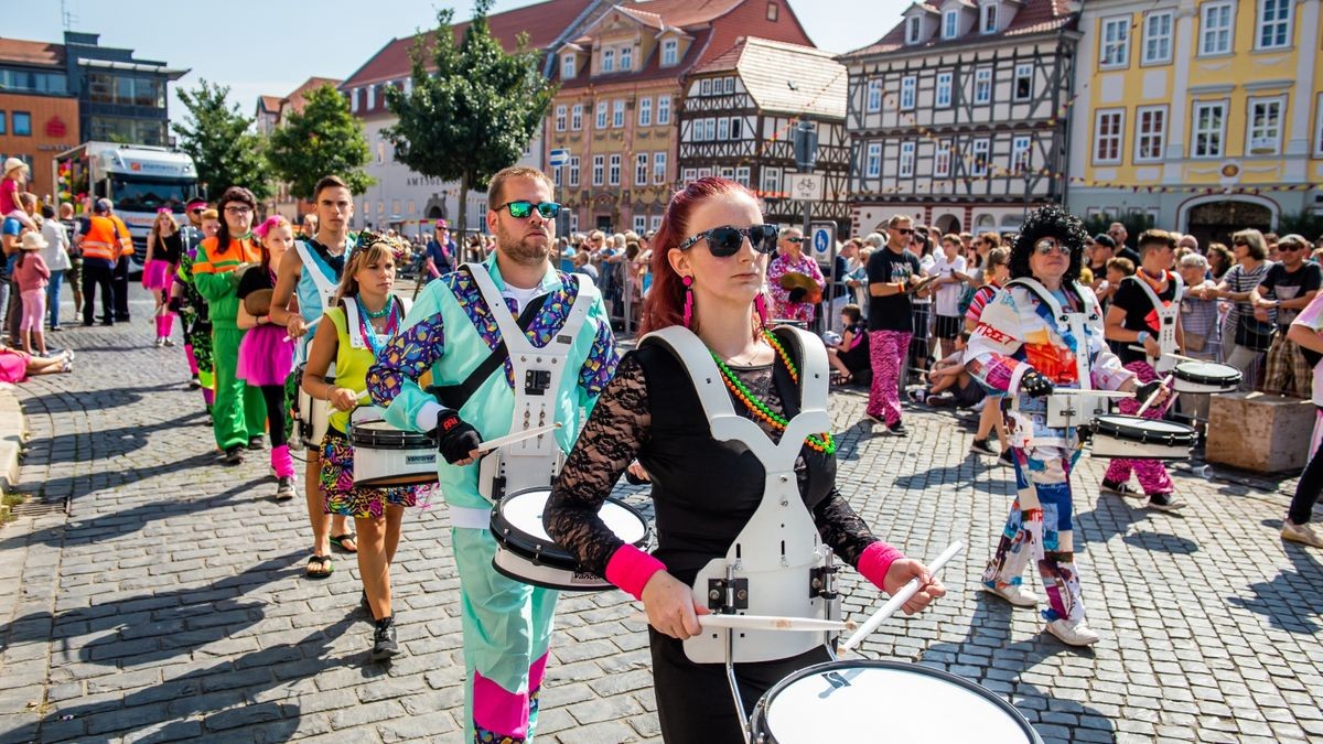 Mit zahlreichen Bildern zog am Sonntag der große Festumzug zur Mühlhäuser Stadtkirmes durch den Ort.