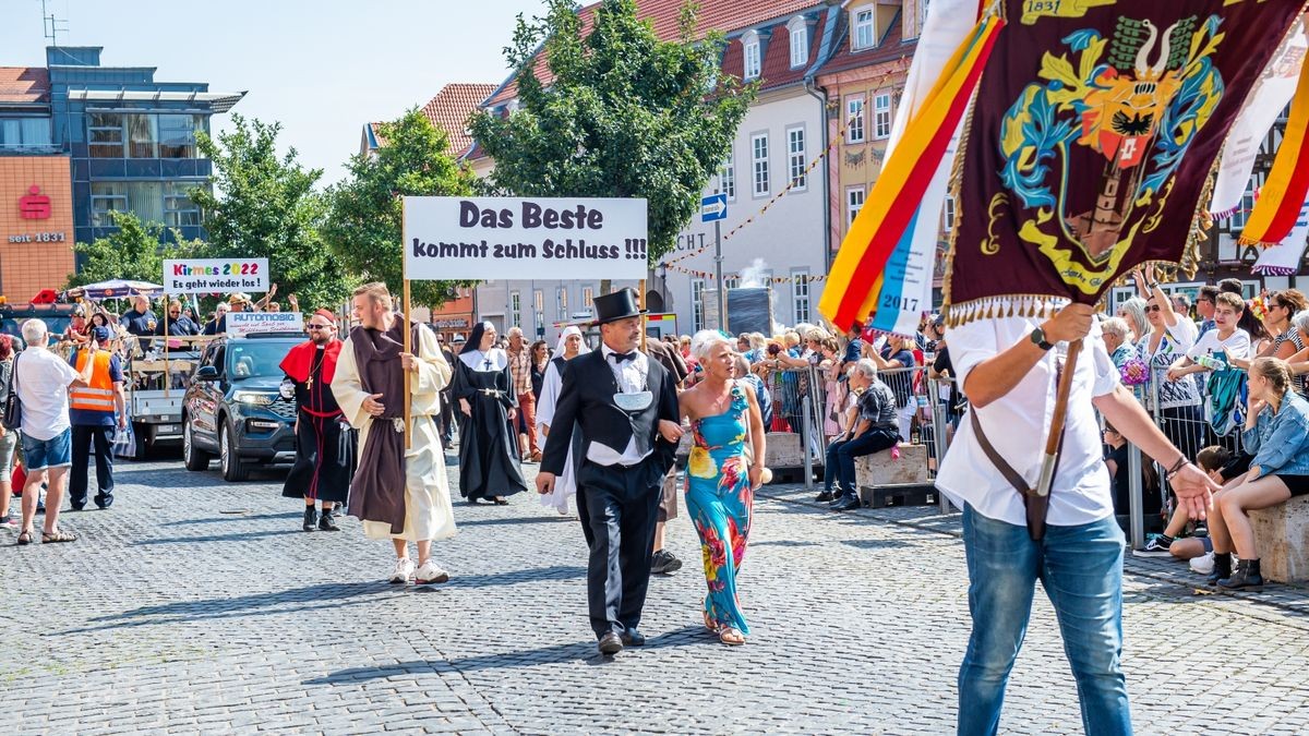 Mit zahlreichen Bildern zog am Sonntag der große Festumzug zur Mühlhäuser Stadtkirmes durch den Ort.