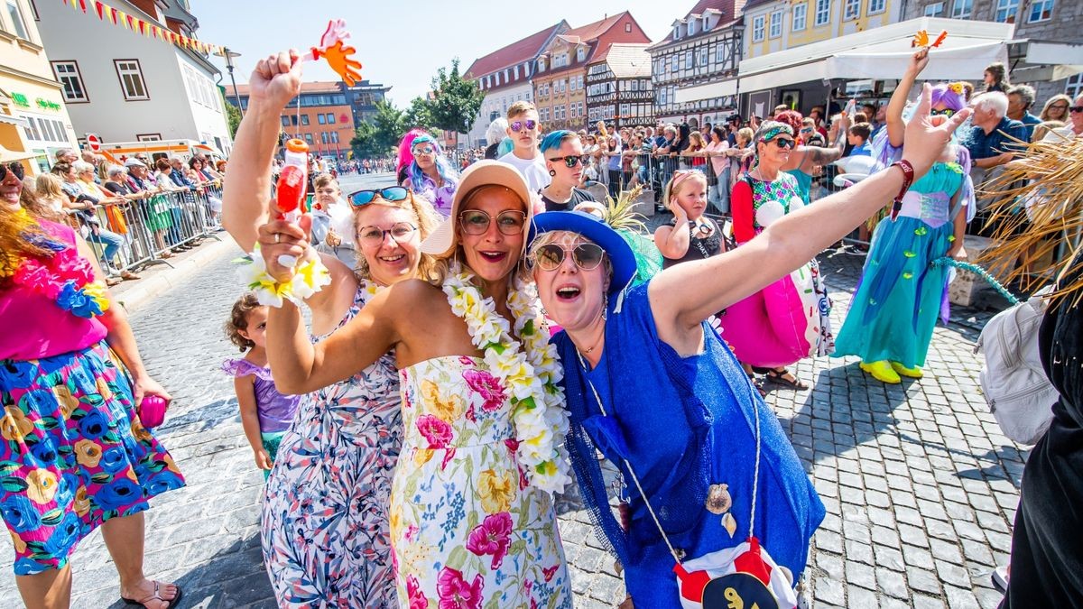 Mit zahlreichen Bildern zog am Sonntag der große Festumzug zur Mühlhäuser Stadtkirmes durch den Ort.