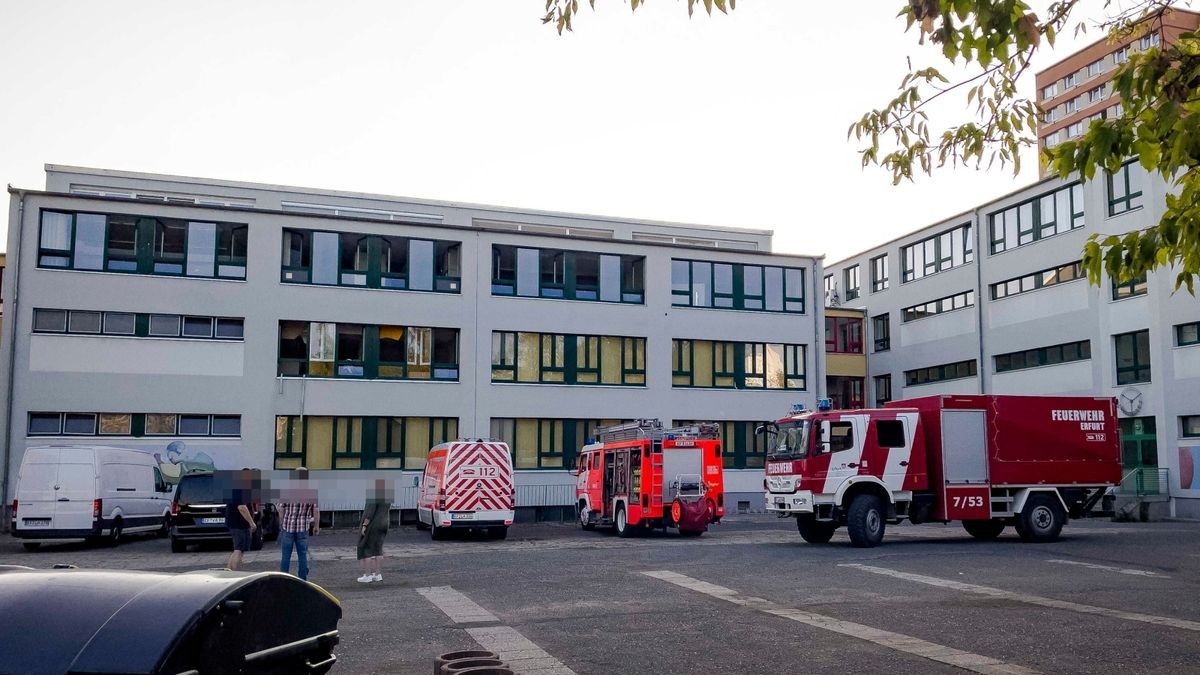 Am Staatlichen Gymnasium „Albert Schweitzer“ im Erfurter Rieth wurde am Sonntag ein Wasserschaden festgestellt.