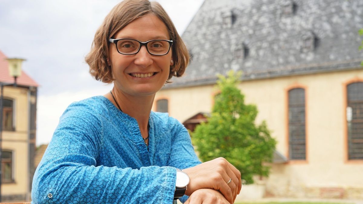 Pfarrerin Denise Scheel verlässt den Pfarrbereich Großbrembach. Sieben Jahre war sie hier tätig. Am Samstag wird sie um 10 Uhr mit einem Gottesdienst in der Großbrembacher Kirche verabschiedet.