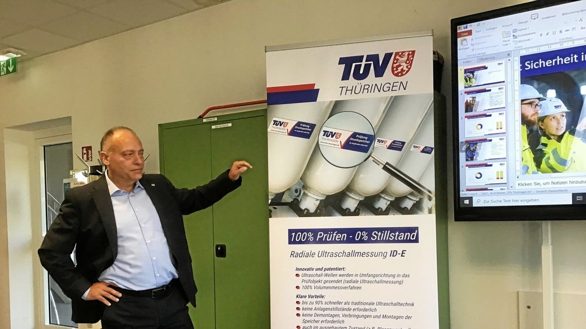 Jörg Schöpe vom TÜV Thüringen stellt in Erfurt die Ergebnisse der Prüfungen von Aufzügen und Druckanlagen im zurückliegenden Jahr vor.