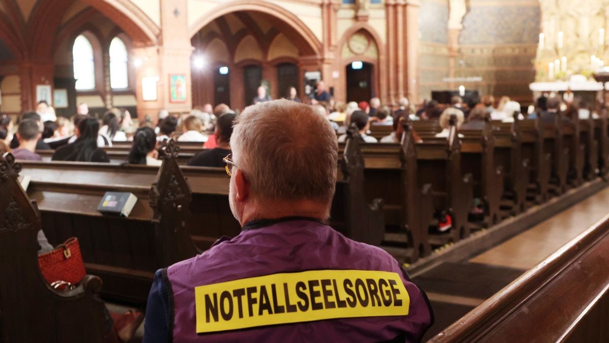 Gedenkgottesdienst für die Opfer des verheerenden Wohnhausbrandes in der Lutherkirche.