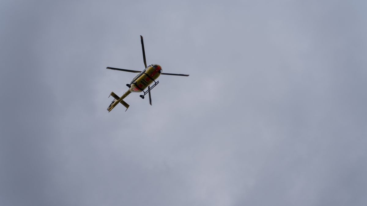 Der Biker kam mit dem Rettungshubschrauber ins Krankenhaus.