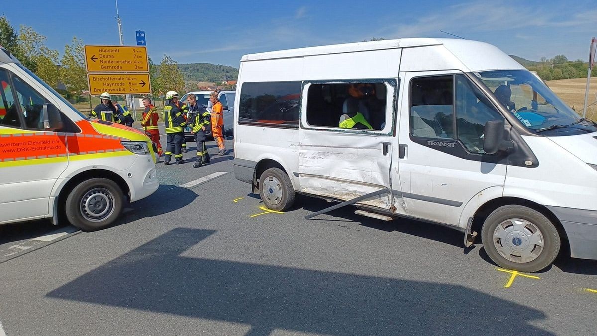 Zu einem schweren Verkehrsunfall ist es am Samstagmittag auf der L1014 zwischen Breitenworbis und Gernrode auf Höhe der Autobahnauffahrt A38 gekommen.