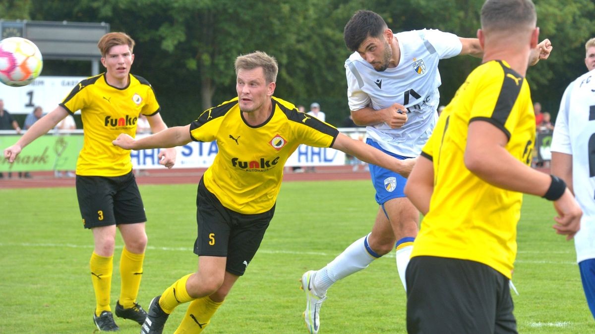 Dabei lagen sie bereits in der 4. Minute durch Rückkehrer Martin Wiederhold mit 1:0 in Front.