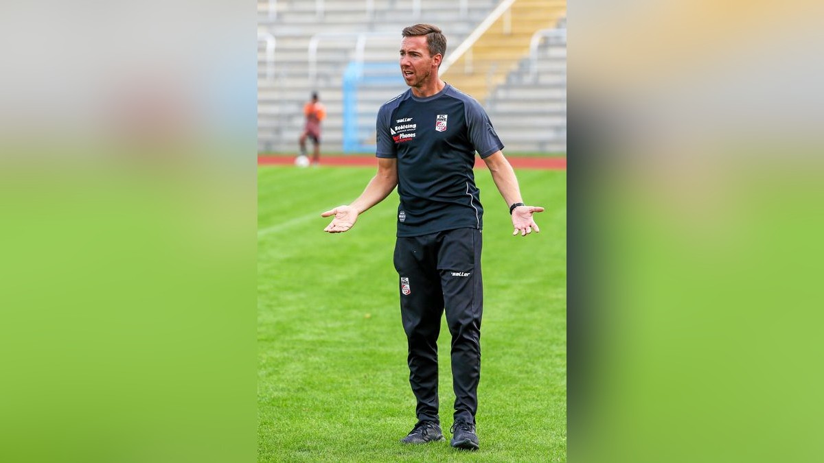 Rot-Weiß-Trainer Fabian Gerber nimmt seine Mannschaft nach dem peinlichen 0:1 beim Verbandsligisten Wismut Gera in Schutz.