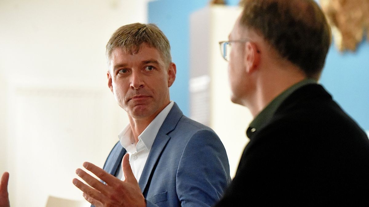 Längst schon war es kein Geheimnis mehr, nun wurde er aber offiziell der Öffentlichkeit präsentiert: Christian Horn (links) ist neuer Kulturdirektor der Stadt Erfurt, er folgt in dieser Funktion auf Tobias Knoblich (r.), den heutigen Kulturbeigeordneten. 