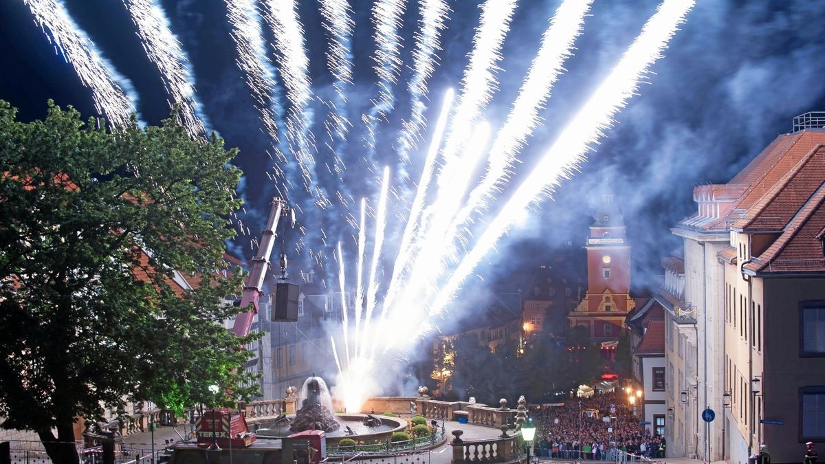 Das traditionelle Höhenfeuerwerk zum Gothardusfest wird am Freitag- und Samstagabend an der Wasserkunst auf dem Oberen Hauptmarkt stattfinden.