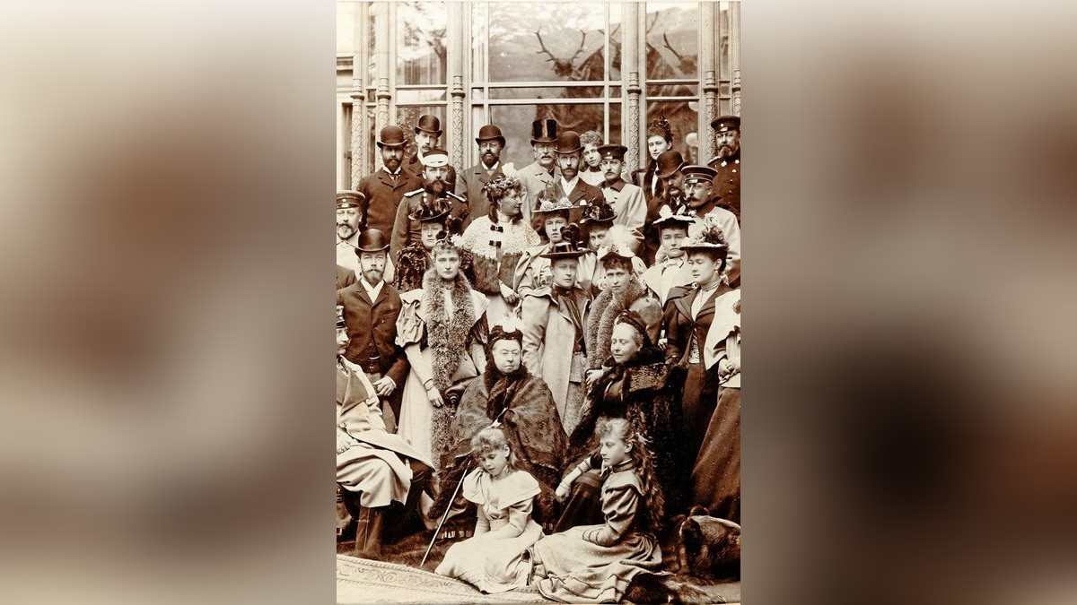 Das Foto von 1894 zeigt die Vorfahren der Queen bei einem Familientreffen in Coburg.