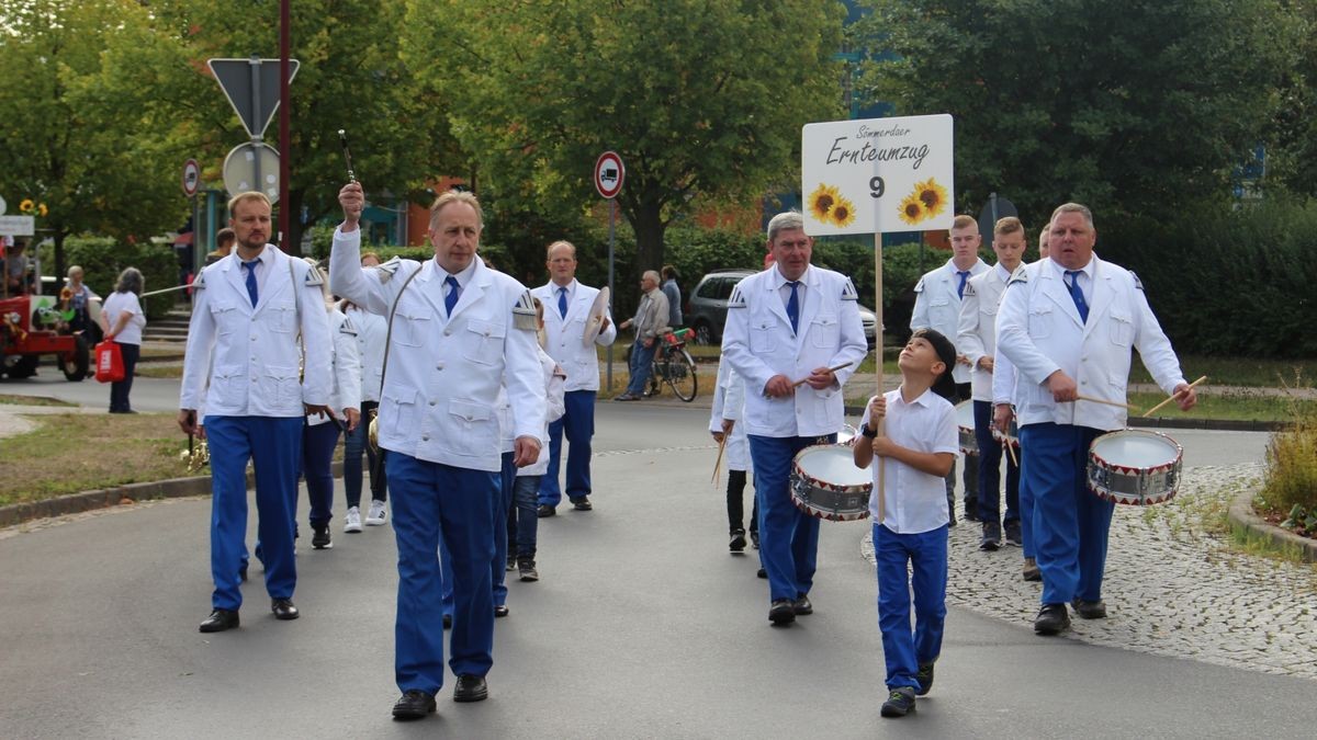 Im Bild der Spielmannszug Schloßvippach.