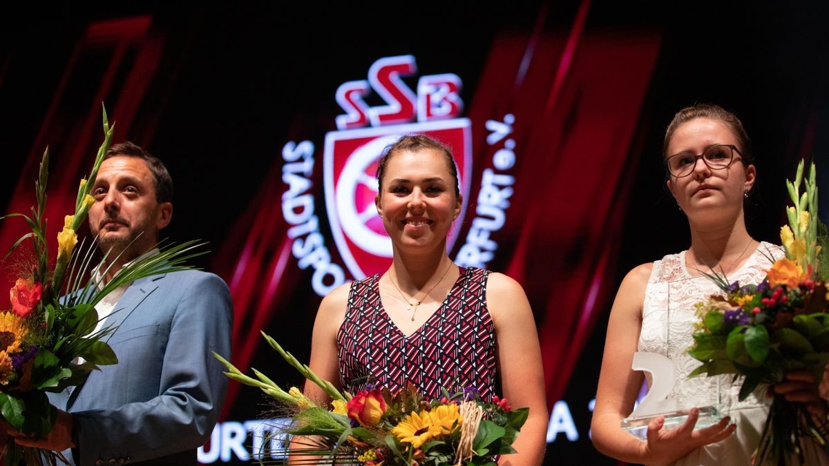 Bahnradsportlerin Lisa Klein (Mitte), Sportlerin des Jahres 2021.