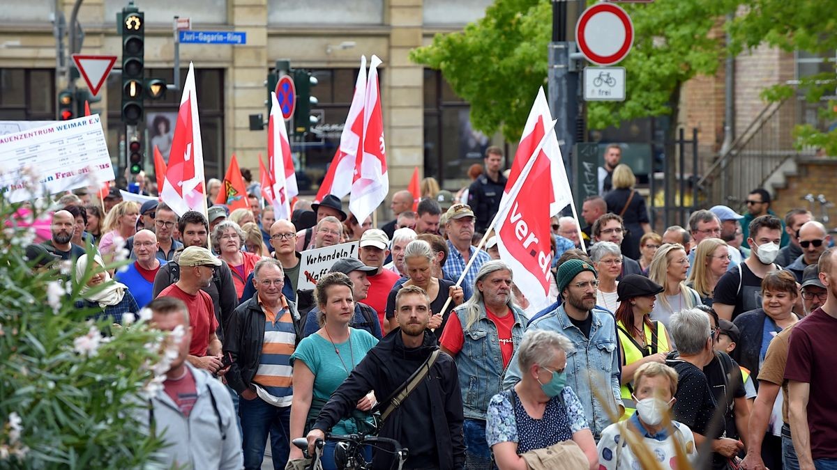 In Erfurt demonstrierten am Sonntag laut Polizei knapp 2000 Menschen unter dem Motto 